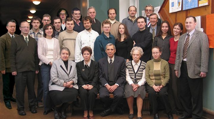коллектив лаборатории в 2004 году